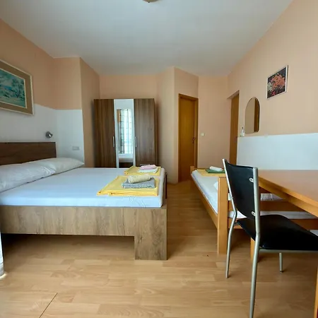 Apartman Dora *
