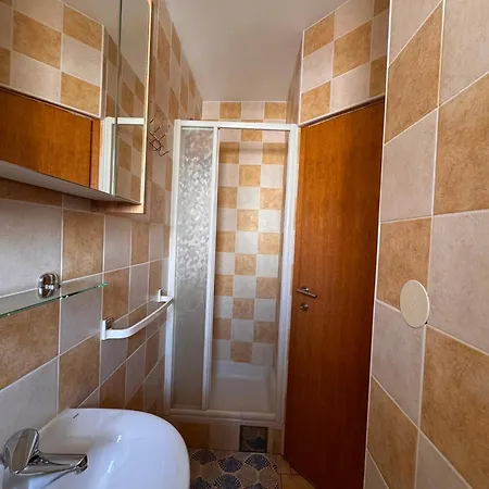 Dora Apartment *