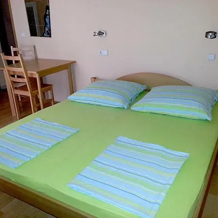 Dora Apartment *